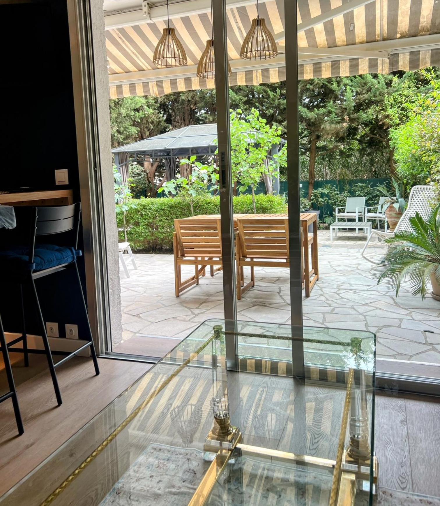 Superbe Avec Terrasse Jardin Et Parking Prive Saint-Tropez